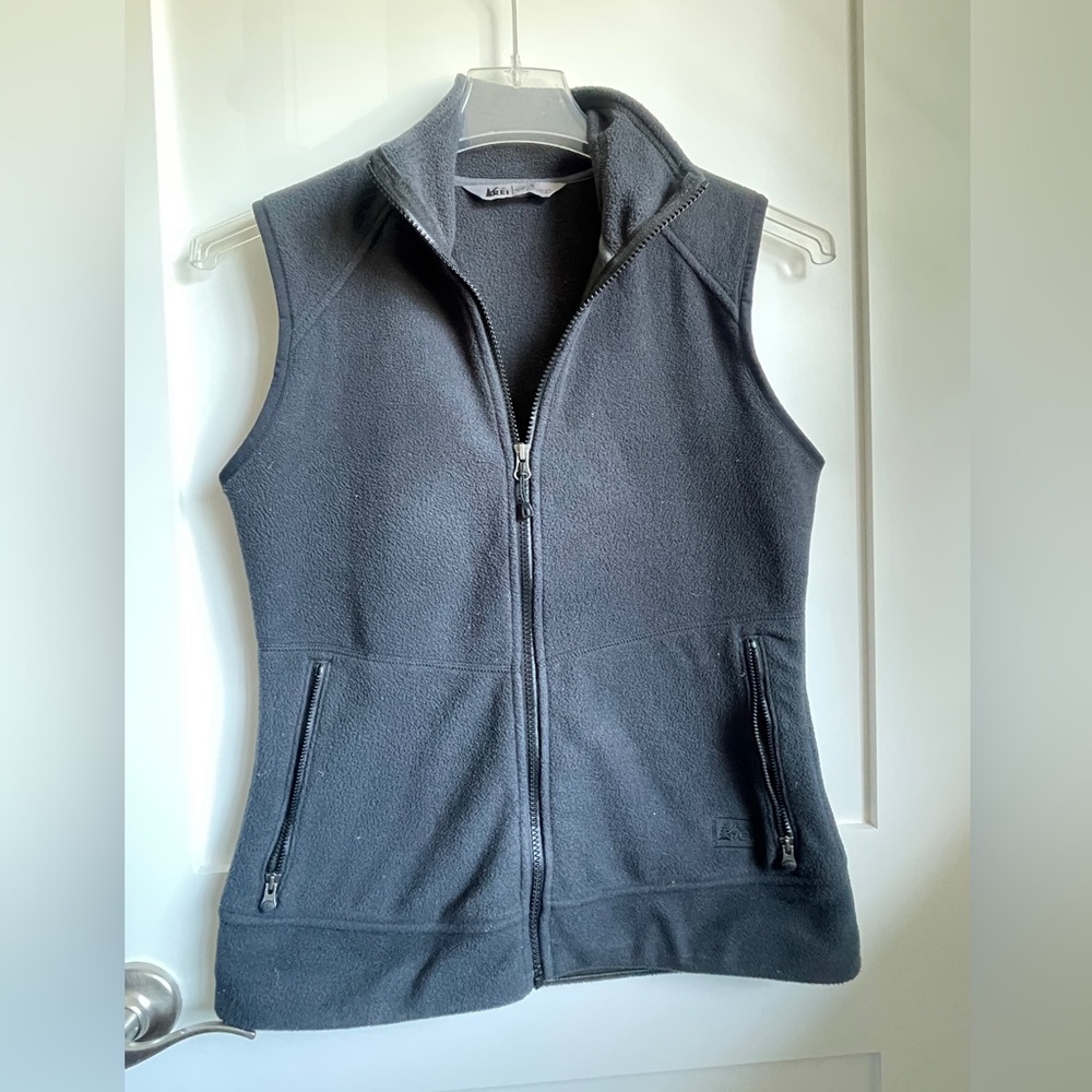 REI Women’s Small Black Fleece Vest, great for autumn transition!